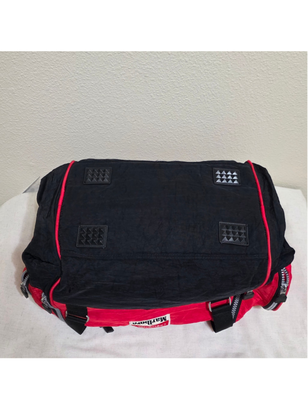 Vintage 90s Marlboro Unlimited Nylon Duffle Bag Red Black Travel Gym Shoulder - Picture 7 of 13